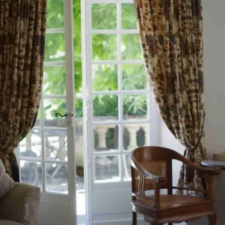 Manoir Petit Meysset فندق مبيت وإفطار سارلا لا كانيدا