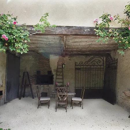 Manoir Petit Meysset فندق مبيت وإفطار سارلا لا كانيدا